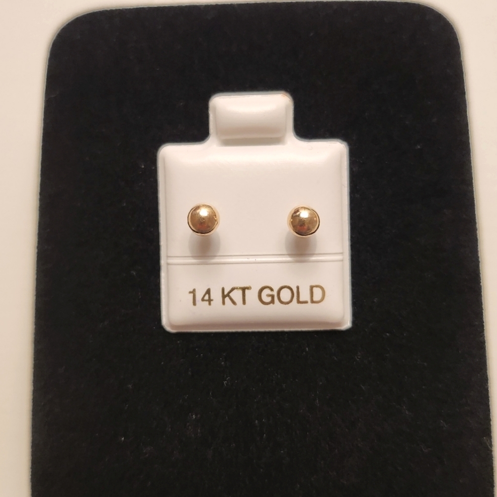 14 Kt Gold Bold Stud Earrings